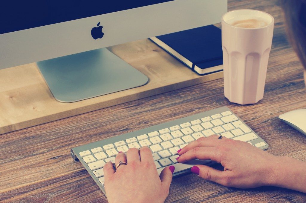 computer womens hands